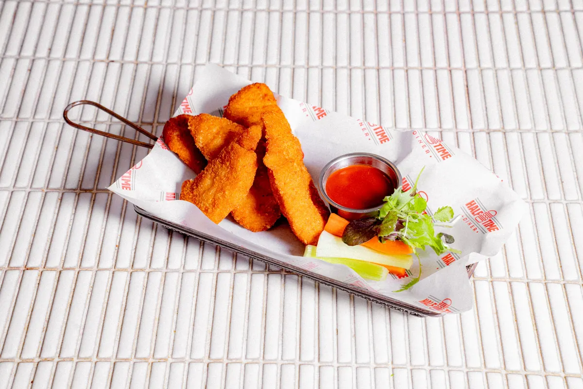 Crispy chicken tenders with dipping sauce